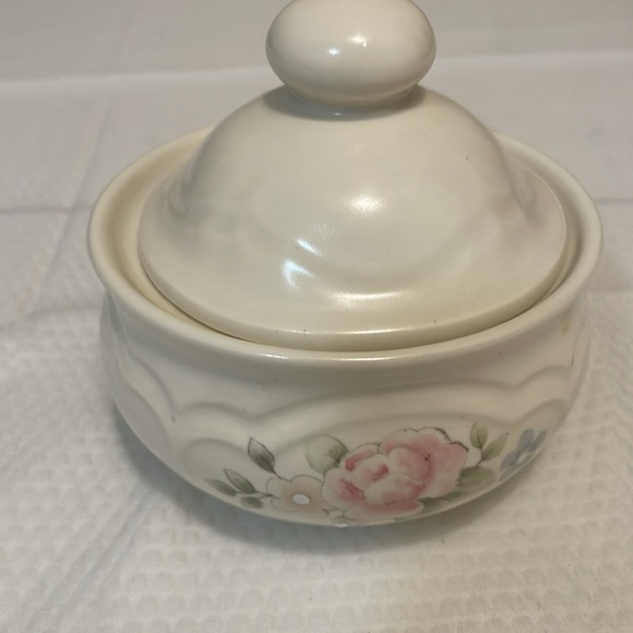 Pfaltzgraff Tea Rose Design Sugar Jar with Lid - Picture 8 of 8